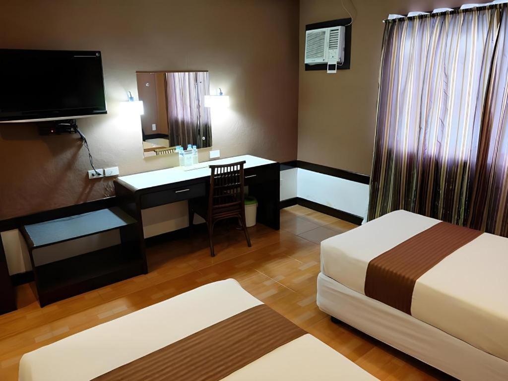 Holiday Spa Hotel Cebu Exterior photo