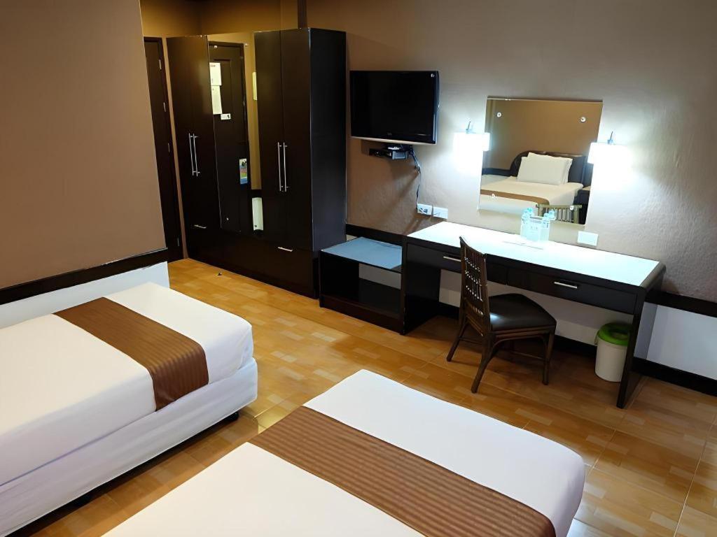 Holiday Spa Hotel Cebu Exterior photo