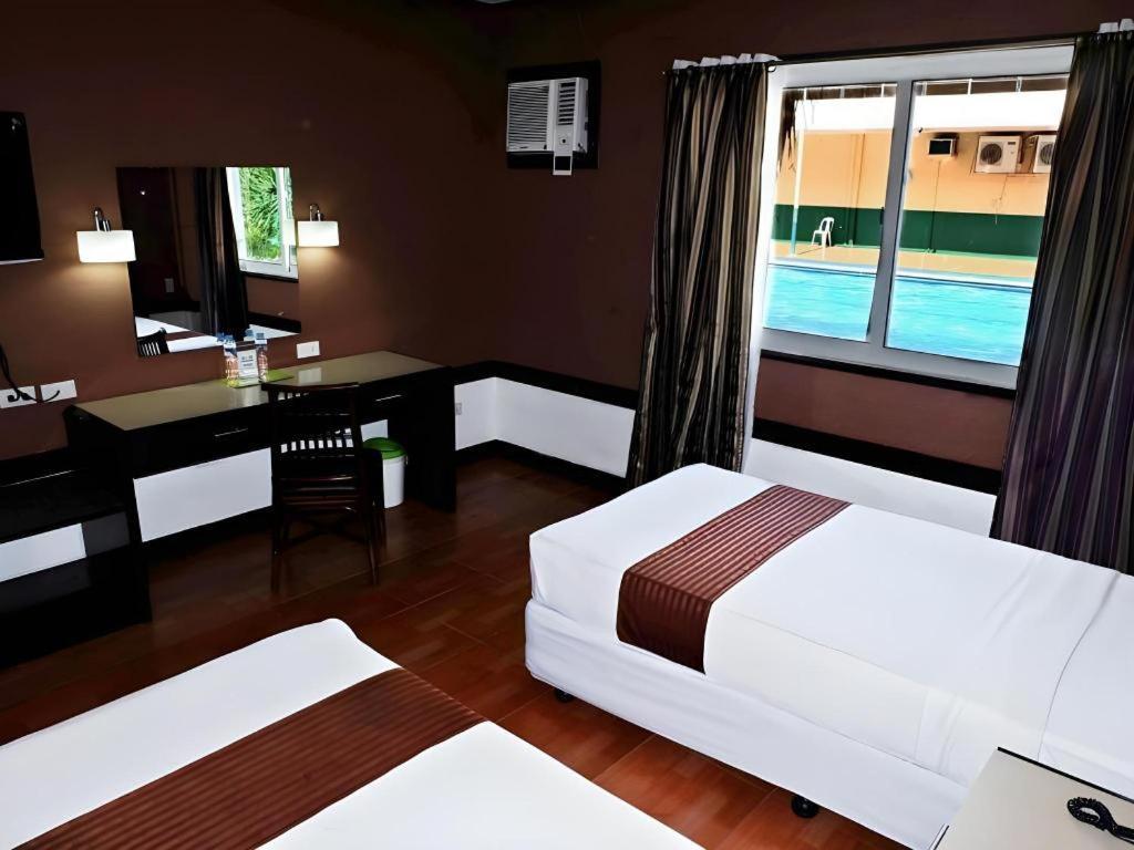 Holiday Spa Hotel Cebu Exterior photo