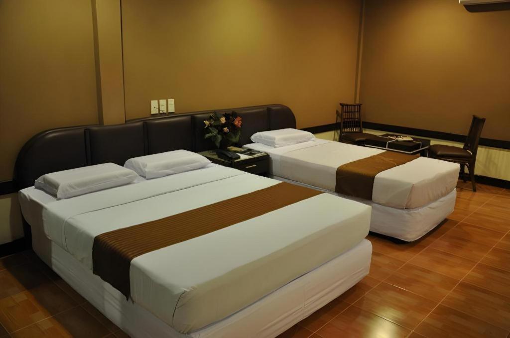 Holiday Spa Hotel Cebu Exterior photo