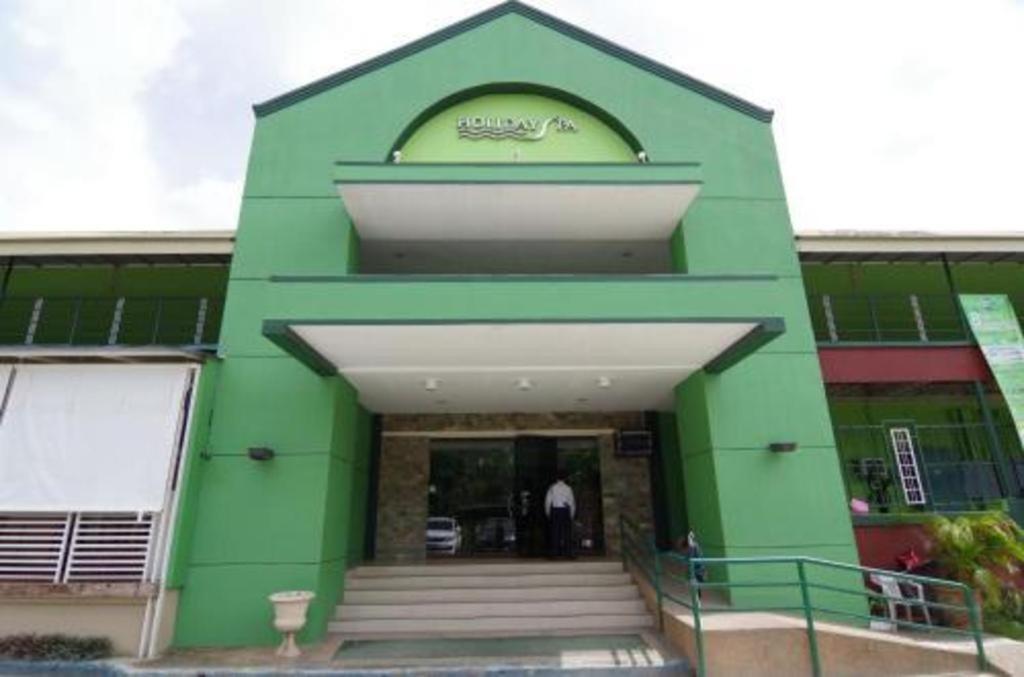 Holiday Spa Hotel Cebu Exterior photo