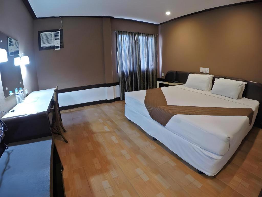 Holiday Spa Hotel Cebu Exterior photo