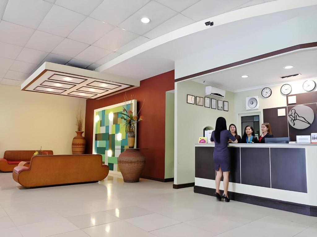 Holiday Spa Hotel Cebu Exterior photo