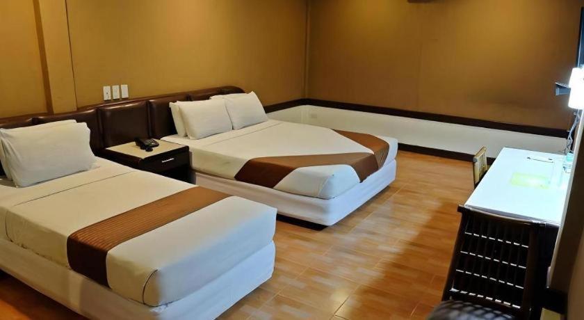Holiday Spa Hotel Cebu Exterior photo