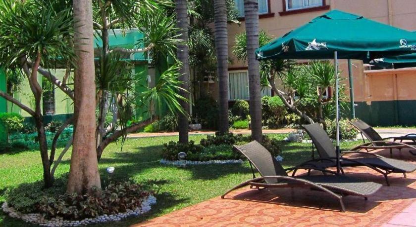 Holiday Spa Hotel Cebu Exterior photo